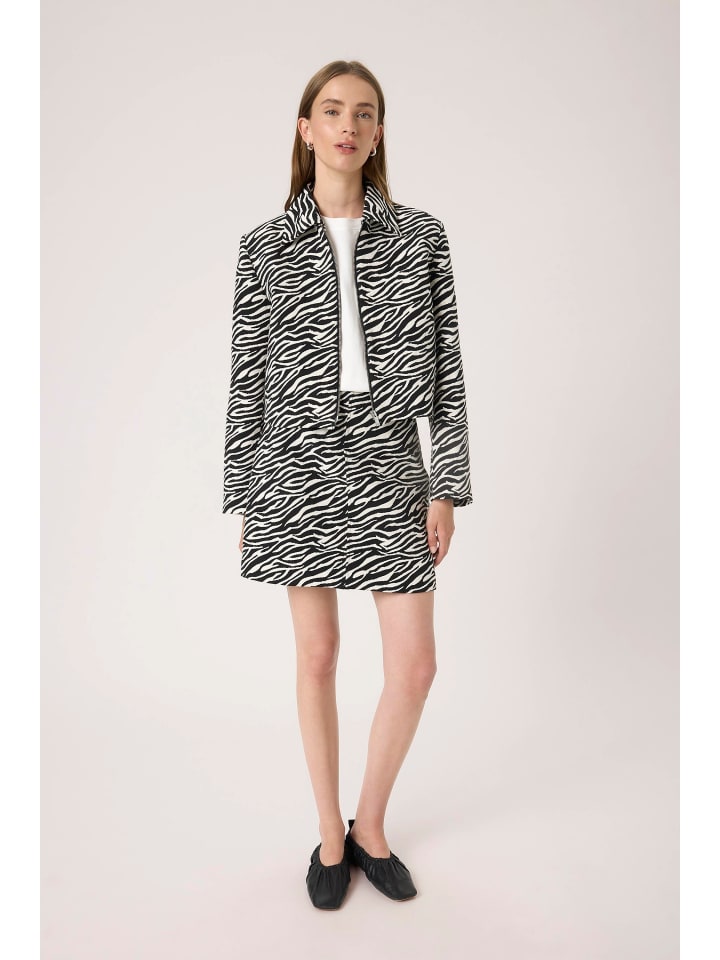 Soaked in Luxury Юбка SLDarleen А-образного силуэта из жаккарда с анималистическим рисунком
Soaked in Luxury Юбка SLDarleen А-образного силуэта из жаккарда с анималистическим рисунком