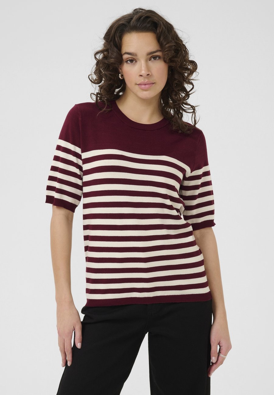 Футболка Kaffe LIZZA STRIPED, Windsor Turtledove Half Stripe/Bordeaux
Футболка Kaffe LIZZA STRIPED, Windsor Turtledove Half Stripe/Bordeaux