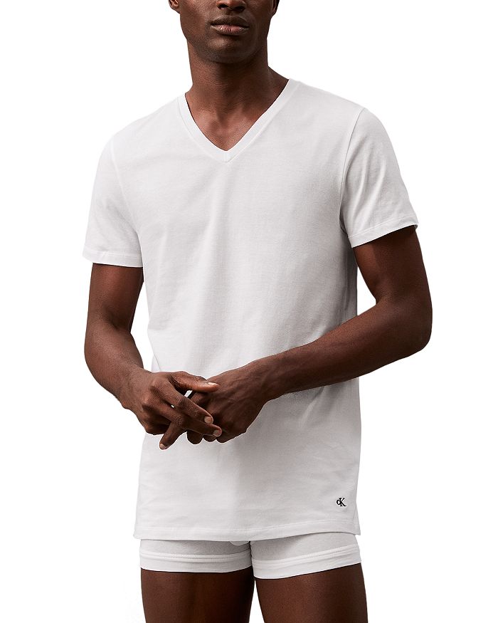 Хлопковые классические футболки с V-образным вырезом, набор из 3 штук Calvin Klein, белый
Хлопковые классические футболки с V-образным вырезом, набор из 3 штук Calvin Klein, белый