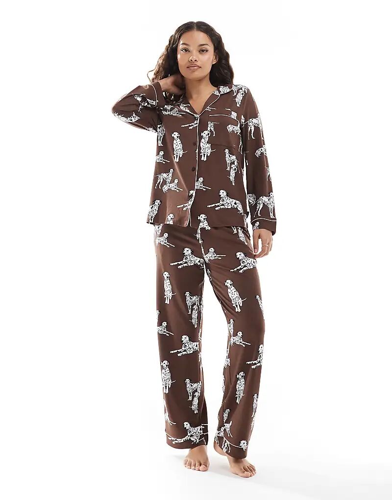 Эксклюзивный пижамный комплект Chelsea Peers Petite Dalmatation с длинными рукавами и штанами в шоколадно-коричневом цвете Chelsea Peers Petite
Эксклюзивный пижамный комплект Chelsea Peers Petite Dalmatation с длинными рукавами и штанами в шоколадно-коричневом цвете Chelsea Peers Petite