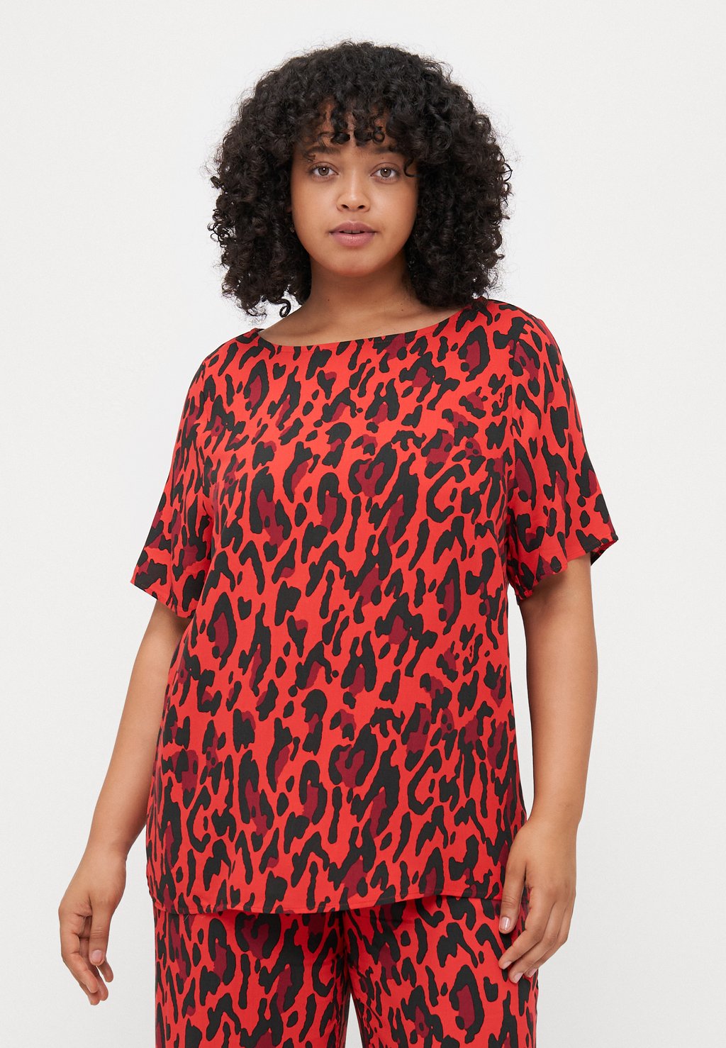 Блуза CARHARMONY LIFE BOATNECK - Print T-shirt ONLY Carmakoma, красный
Блуза CARHARMONY LIFE BOATNECK - Print T-shirt ONLY Carmakoma, красный