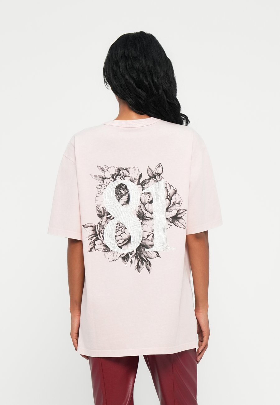 Футболка Guess FLOWERS TEE, Light Pink
Футболка Guess FLOWERS TEE, Light Pink