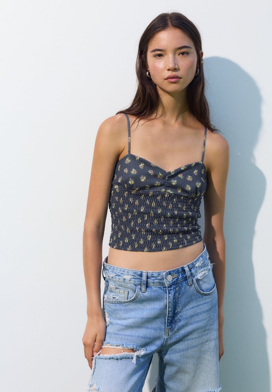Топ PULL&BEAR STRAPPY FLORAL , Dark Blue
Топ PULL&BEAR STRAPPY FLORAL , Dark Blue