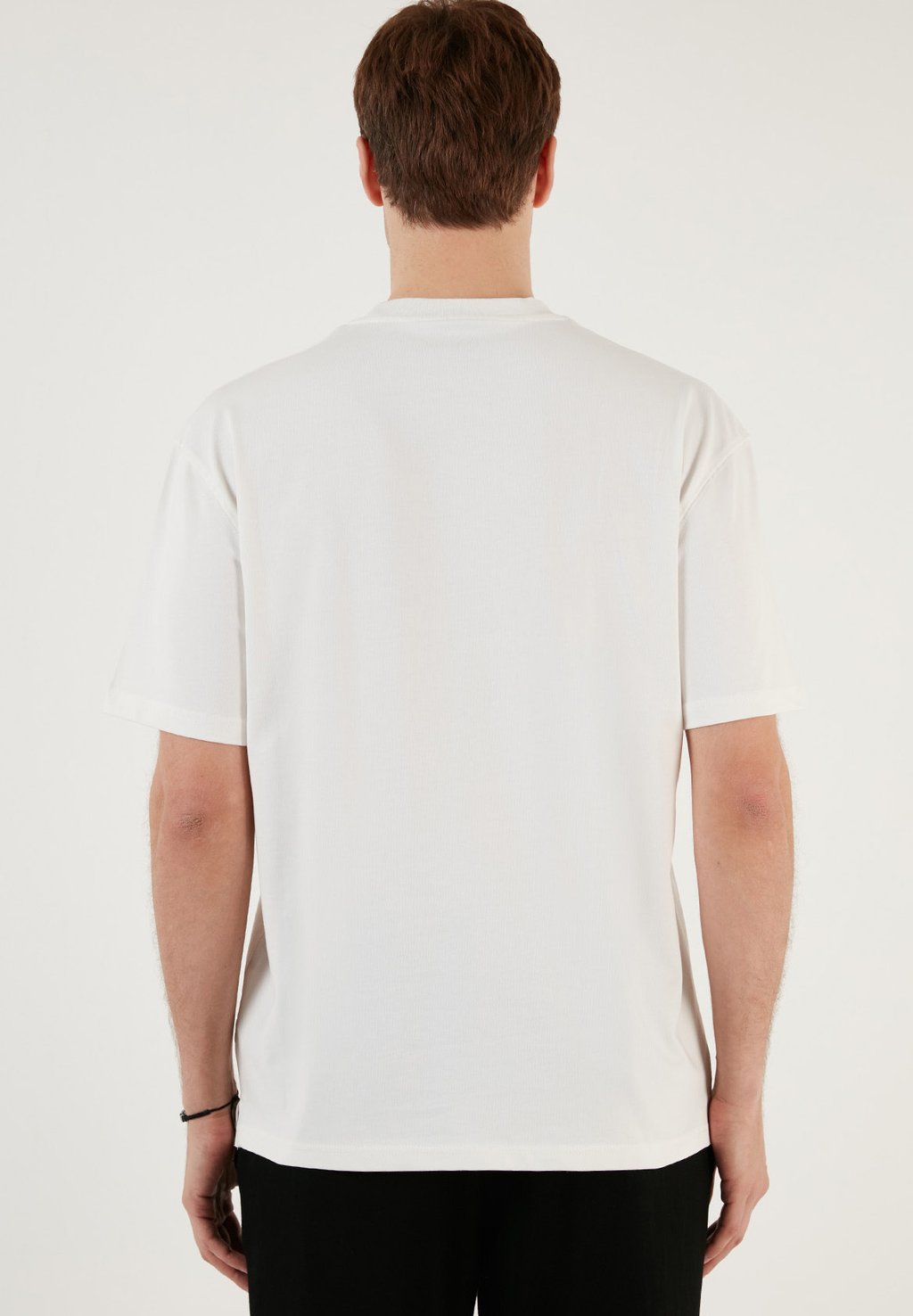 Базовая футболка REGULAR FIT Buratti, молочный
Базовая футболка REGULAR FIT Buratti, молочный