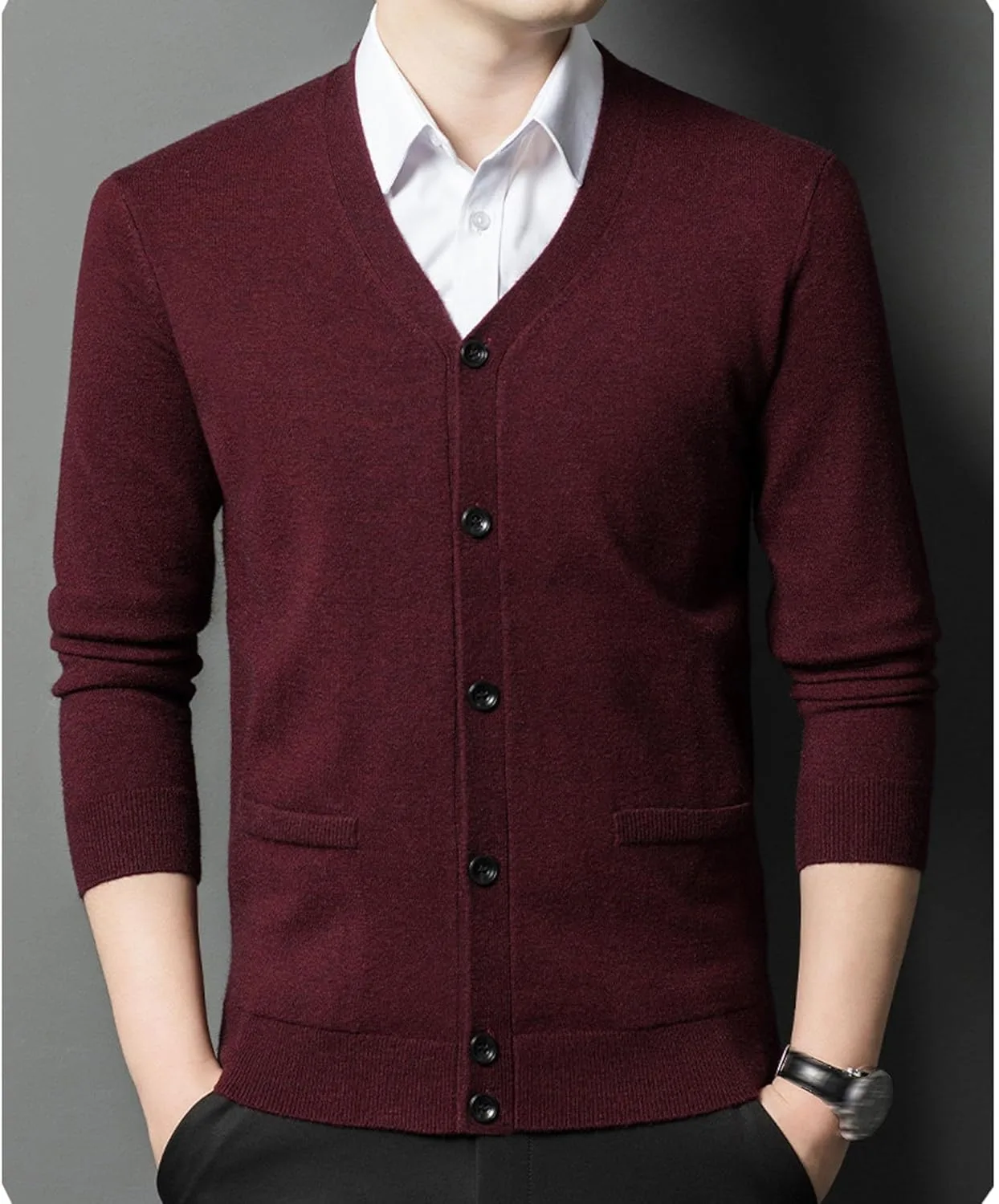 Мужской кардиган в клетку с пуговицами, V-образным вырезом и утеплением DGHM-JLMY
Мужской кардиган в клетку с пуговицами, V-образным вырезом и утеплением DGHM-JLMY