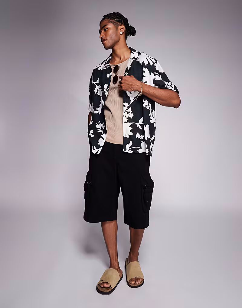 Мешковатые шорты Bershka в угольно-сером цвете
Мешковатые шорты Bershka в угольно-сером цвете