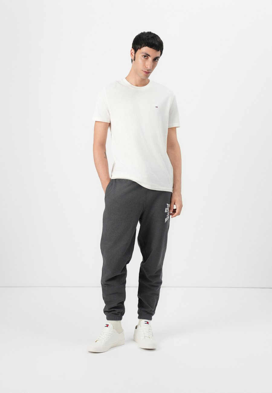 Футболка Tommy Jeans SLIM TEE UNISEX 2 PACK, Ancient White/Soft Sapphire/White, Белый, Футболка Tommy Jeans SLIM TEE UNISEX 2 PACK, Ancient White/Soft Sapphire/White
Футболка Tommy Jeans SLIM TEE UNISEX 2 PACK, Ancient White/Soft Sapphire/White, Белый, Футболка Tommy Jeans SLIM TEE UNISEX 2 PACK, Ancient White/Soft Sapphire/White