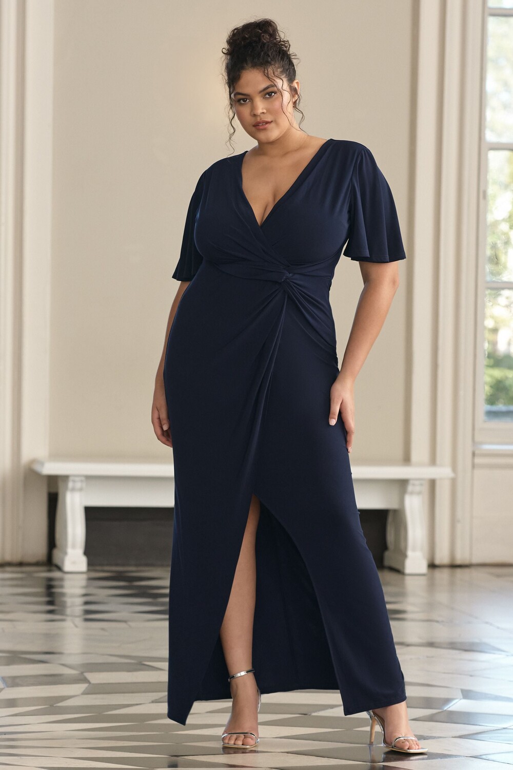 Платье подружки невесты с короткими рукавами V-образным вырезом и декором Lipsy, синий
Платье подружки невесты с короткими рукавами V-образным вырезом и декором Lipsy, синий