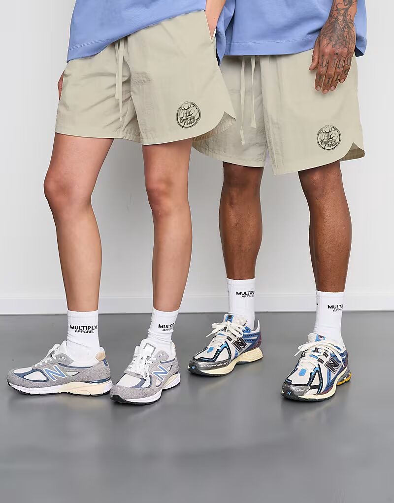 Шорты Multiply Apparel Antique из плетеной ткани цвета хаки в винтажном стиле
Шорты Multiply Apparel Antique из плетеной ткани цвета хаки в винтажном стиле