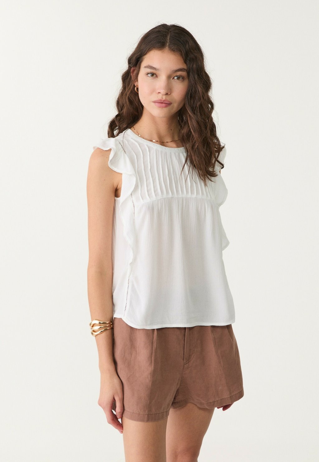 Блуза FLOWING RUFFLED Stradivarius, белый 
Блуза FLOWING RUFFLED Stradivarius, белый