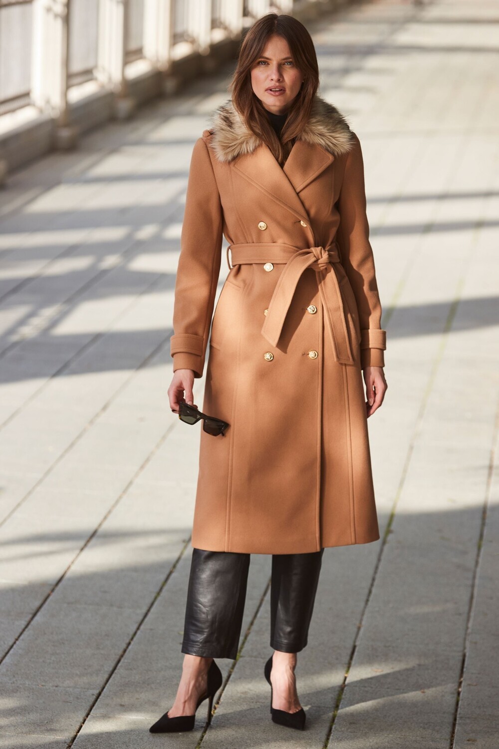 Длинное пальто из искусственной шерсти с воротником из искусственного меха Sosandar, коричневый
Длинное пальто из искусственной шерсти с воротником из искусственного меха Sosandar, коричневый