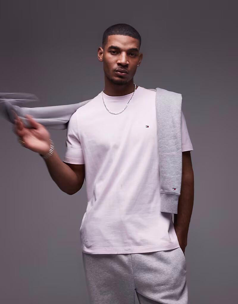 Базовая футболка Tommy Hilfiger нежно-розового цвета
Базовая футболка Tommy Hilfiger нежно-розового цвета