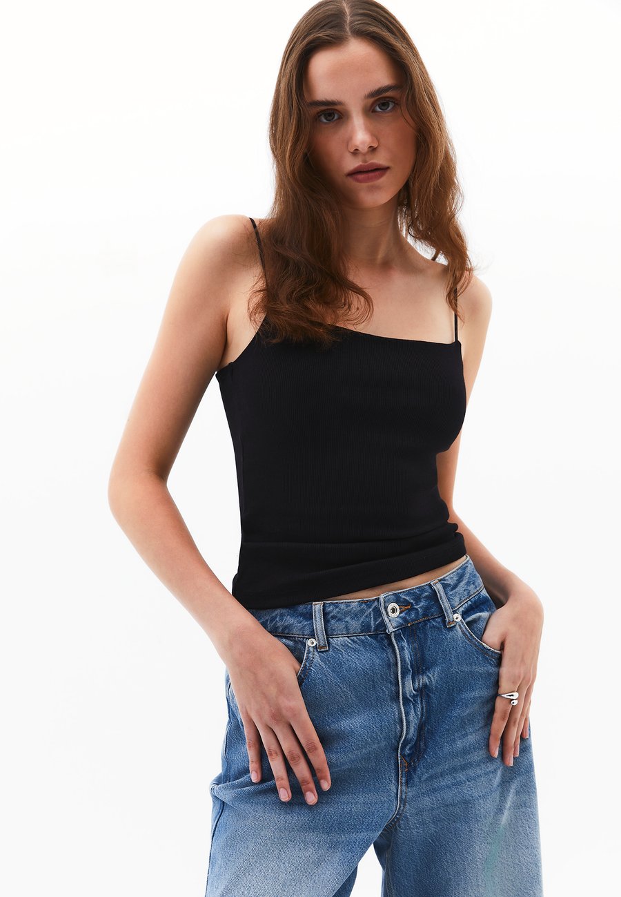 Топ OXXO MIT FEINEN TRÄGERN, Black
Топ OXXO MIT FEINEN TRÄGERN, Black