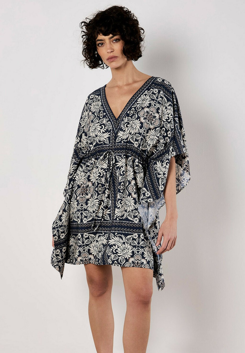 Повседневное платье Apricot, темно-синий
Повседневное платье Apricot, темно-синий