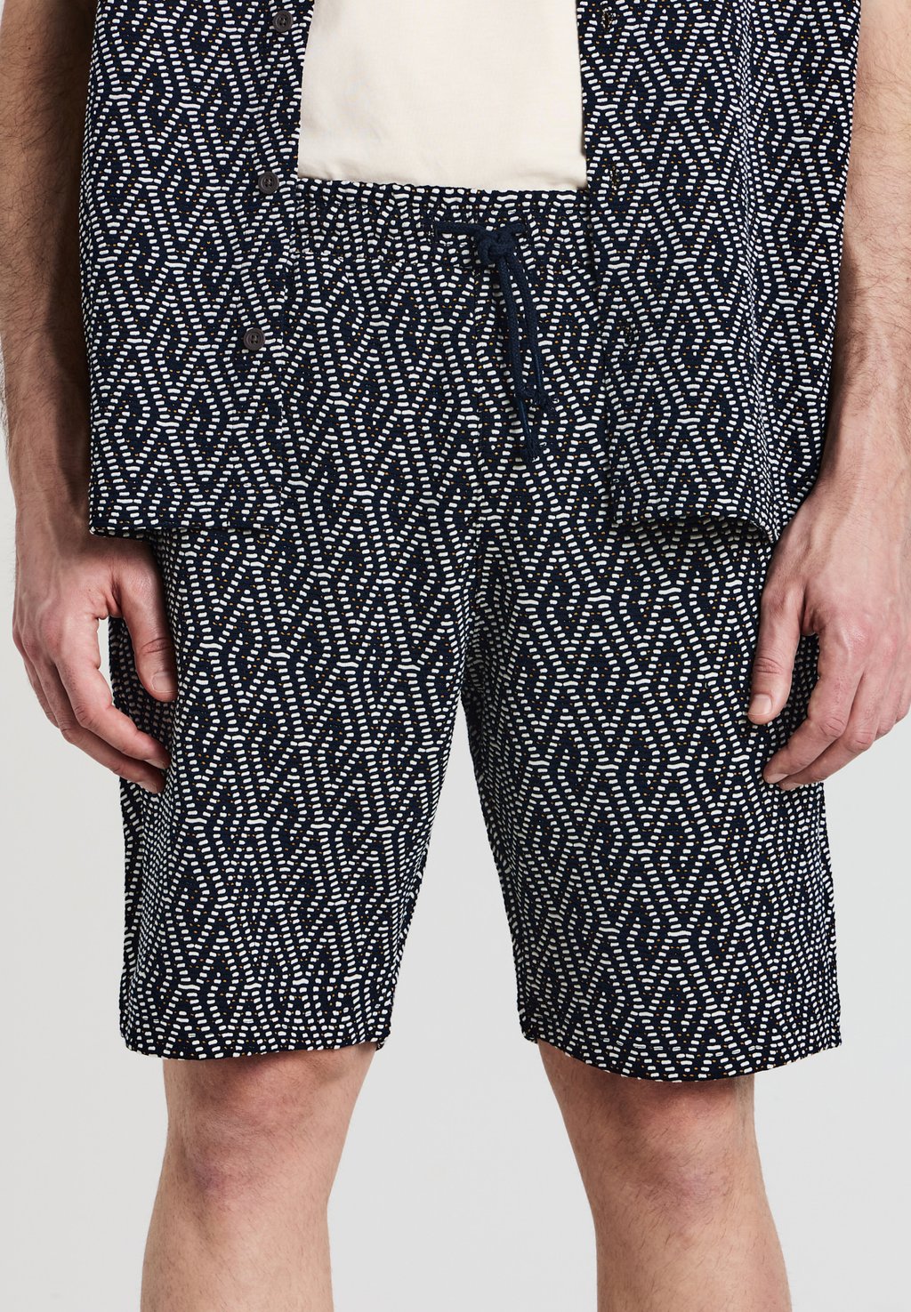 Шорты GEOMETRIC Calliope, синий
Шорты GEOMETRIC Calliope, синий