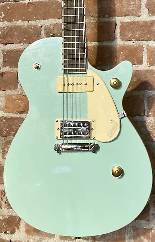 Электрогитара Gretsch G2215-P90 Streamliner Junior Jet Club 2022 Mint Metallic, Support Small Business, Buy Here!
Электрогитара Gretsch G2215-P90 Streamliner Junior Jet Club 2022 Mint Metallic, Support Small Business, Buy Here!
