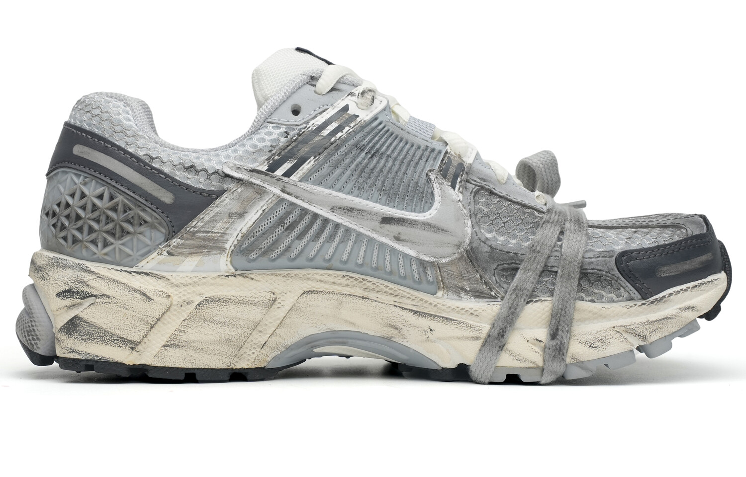 Кроссовки Nike Air Zoom Vomero 5 для женщин, Gray
Кроссовки Nike Air Zoom Vomero 5 для женщин, Gray