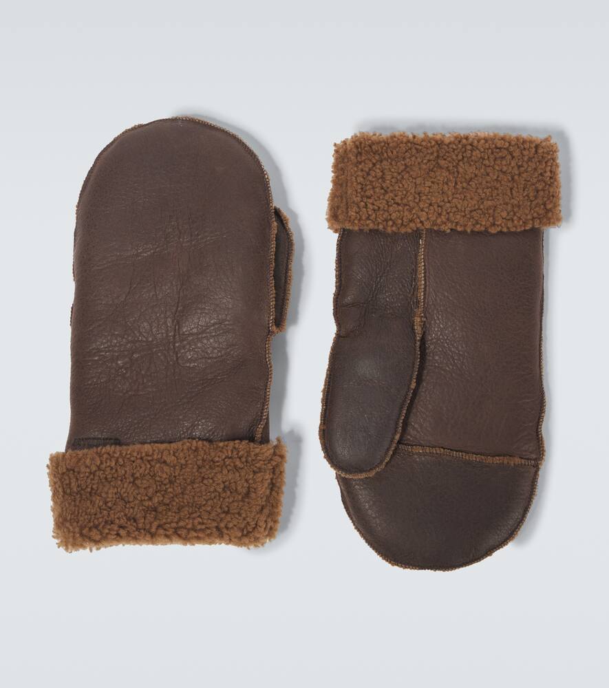 Дубленые кожаные варежки с меховой отделкой Our Legacy, Rustic Grain Brown Shearling
Дубленые кожаные варежки с меховой отделкой Our Legacy, Rustic Grain Brown Shearling