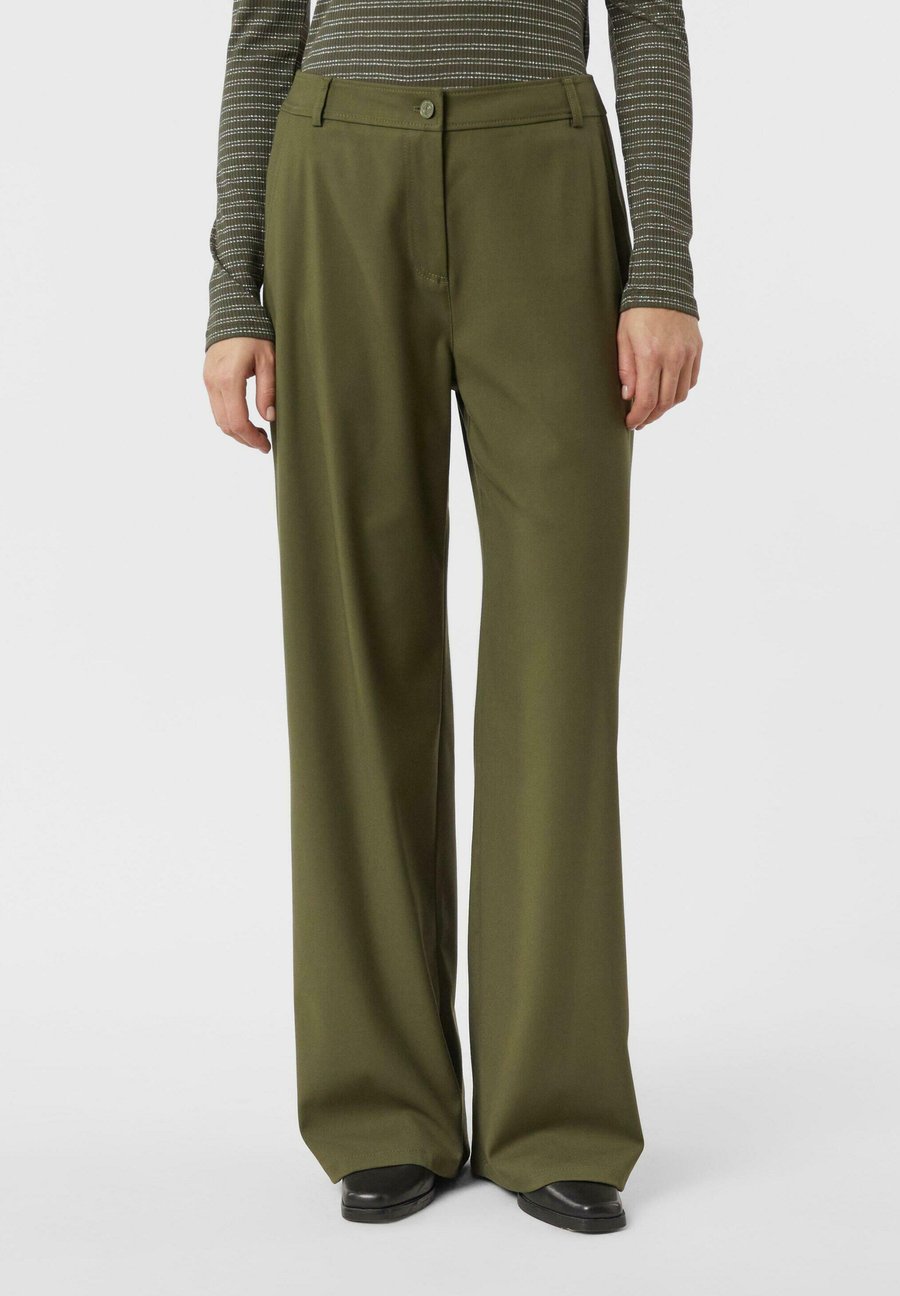 Брюки comma Trousers, Olivgrün/Olive
Брюки comma Trousers, Olivgrün/Olive