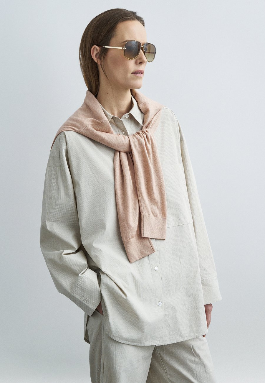 Блуза By Malene Birger DERRIS, Beige
Блуза By Malene Birger DERRIS, Beige