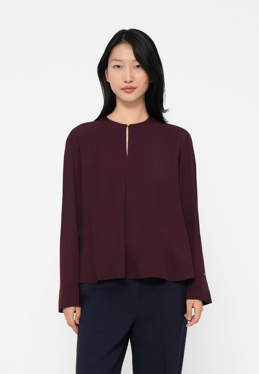 Блуза Tommy Hilfiger SOFT RELAXED, Deep Burgundy/Bordeaux
Блуза Tommy Hilfiger SOFT RELAXED, Deep Burgundy/Bordeaux