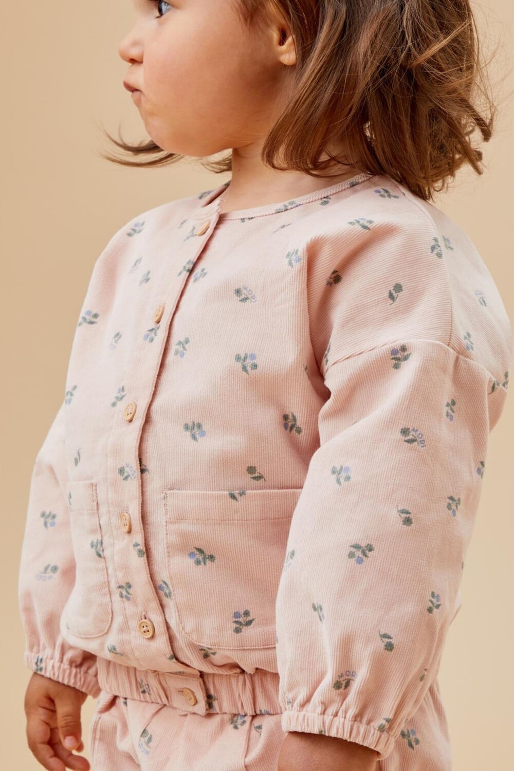 Симпатичная вельветовая куртка с цветочным узором из 100% органического хлопка Mori, розовый
Симпатичная вельветовая куртка с цветочным узором из 100% органического хлопка Mori, розовый