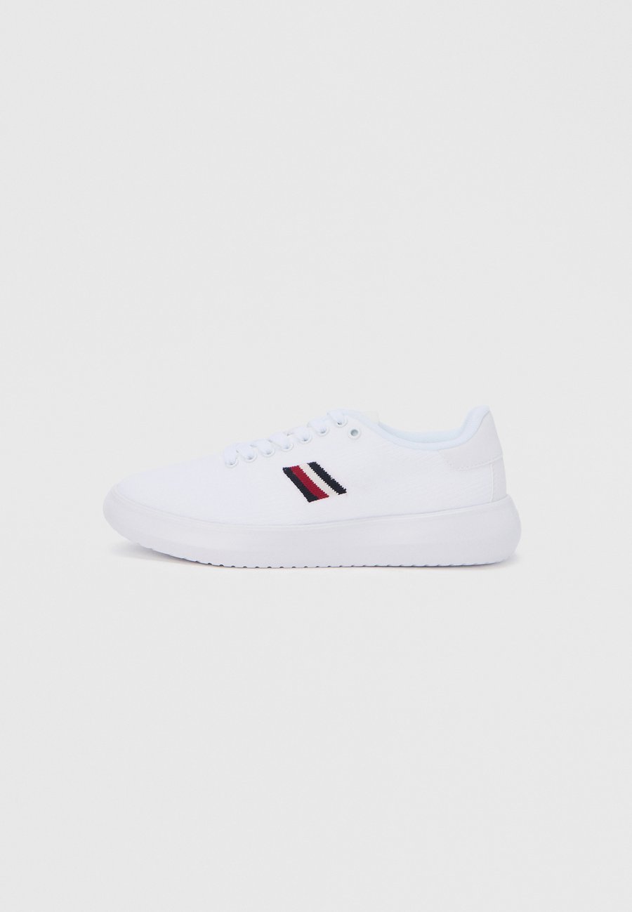 Кроссовки Tommy Hilfiger MODERN LIGHTCUP, White
Кроссовки Tommy Hilfiger MODERN LIGHTCUP, White