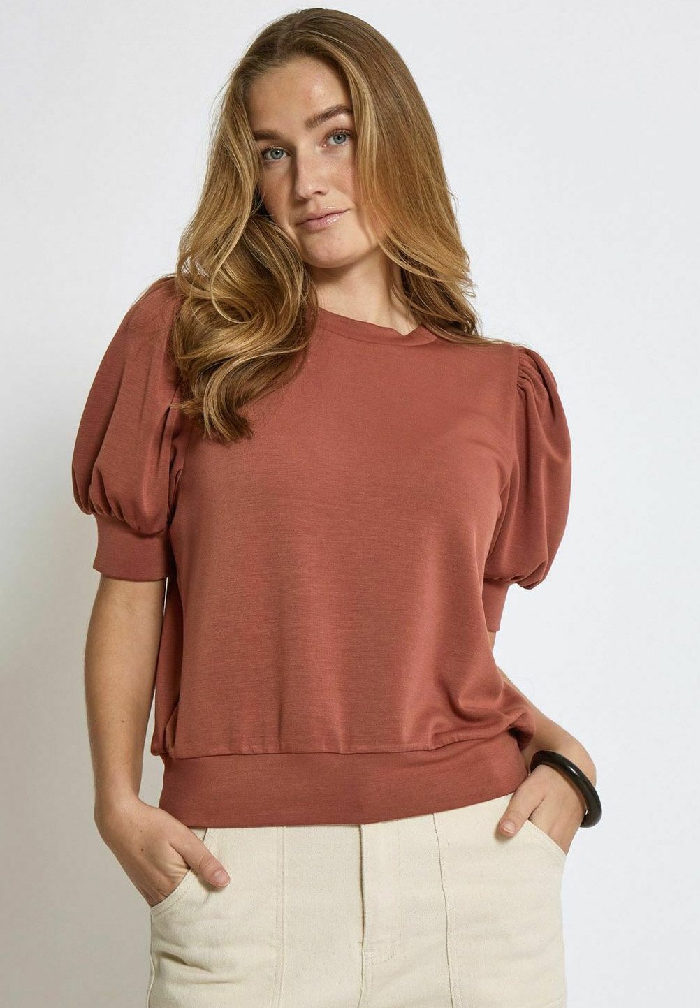 Базовая футболка LIVANA Minus, красный
Базовая футболка LIVANA Minus, красный