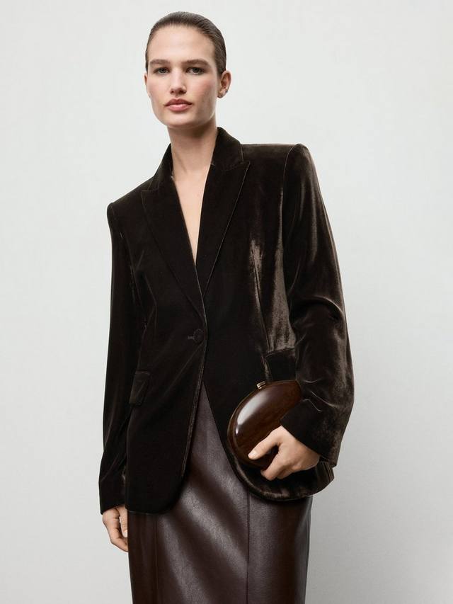 Комби бархатный блейзер Mango, Dark Brown
Комби бархатный блейзер Mango, Dark Brown