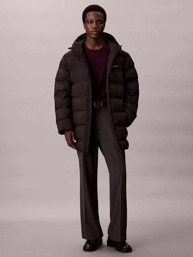 Пуховик с капюшоном на молнии Calvin Klein
Пуховик с капюшоном на молнии Calvin Klein