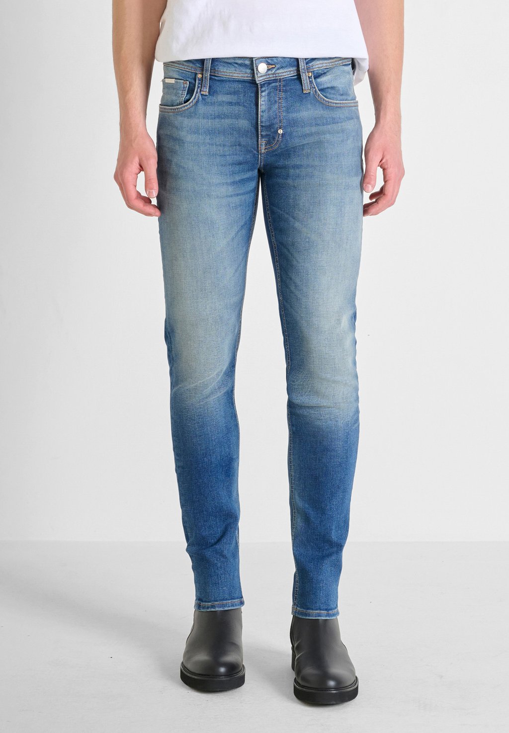 Джинсы облегающего кроя OZZY STRETCH AUTHENTIC LOOK Antony Morato, деним
Джинсы облегающего кроя OZZY STRETCH AUTHENTIC LOOK Antony Morato, деним