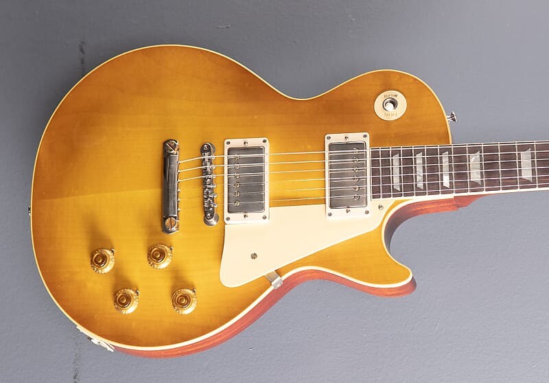 Электрогитара Gibson Custom Shop 1958 Les Paul Standard Reissue - Lemon Burst
Электрогитара Gibson Custom Shop 1958 Les Paul Standard Reissue - Lemon Burst
