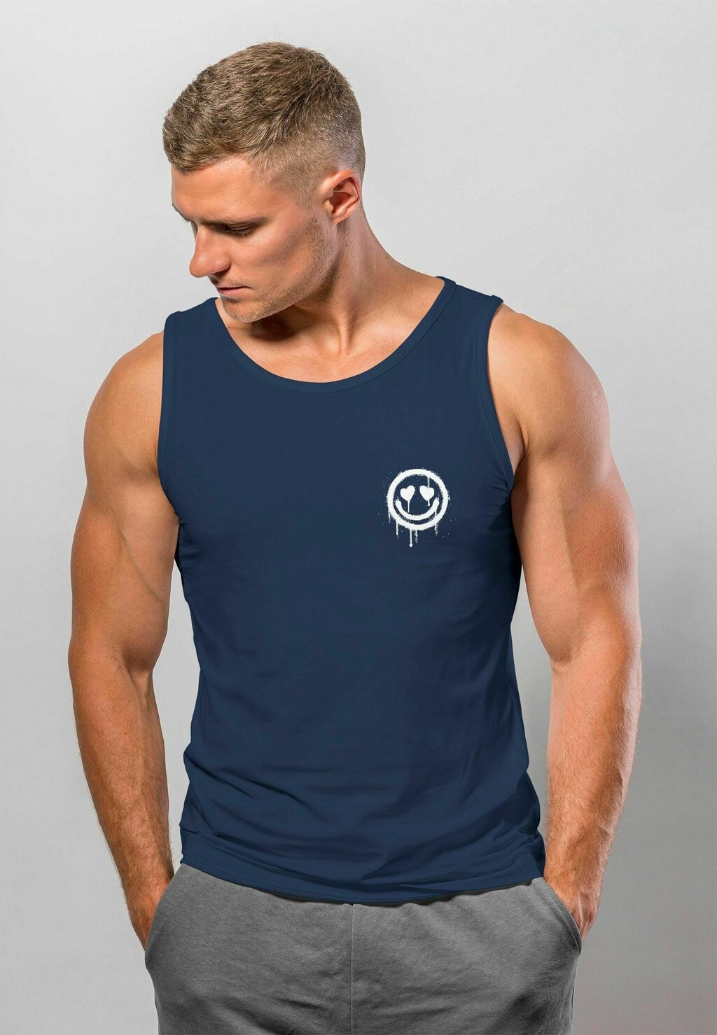 Топ MOTIV DRIP FACE DRIPPY SMILE HERZ-AUGEN LÄCHELN GRAFFITI FASHION STREETSTYLE Neverless, цвет navy
Топ MOTIV DRIP FACE DRIPPY SMILE HERZ-AUGEN LÄCHELN GRAFFITI FASHION STREETSTYLE Neverless, цвет navy