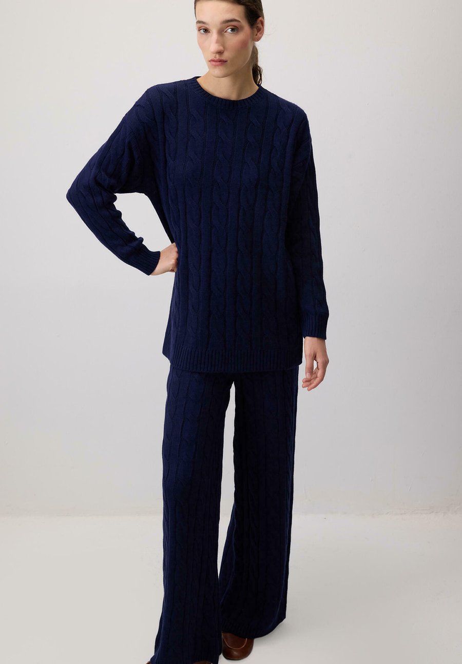 Джемпер Touché Privé TAKIM, Navy Blue/Dark Blue
Джемпер Touché Privé TAKIM, Navy Blue/Dark Blue