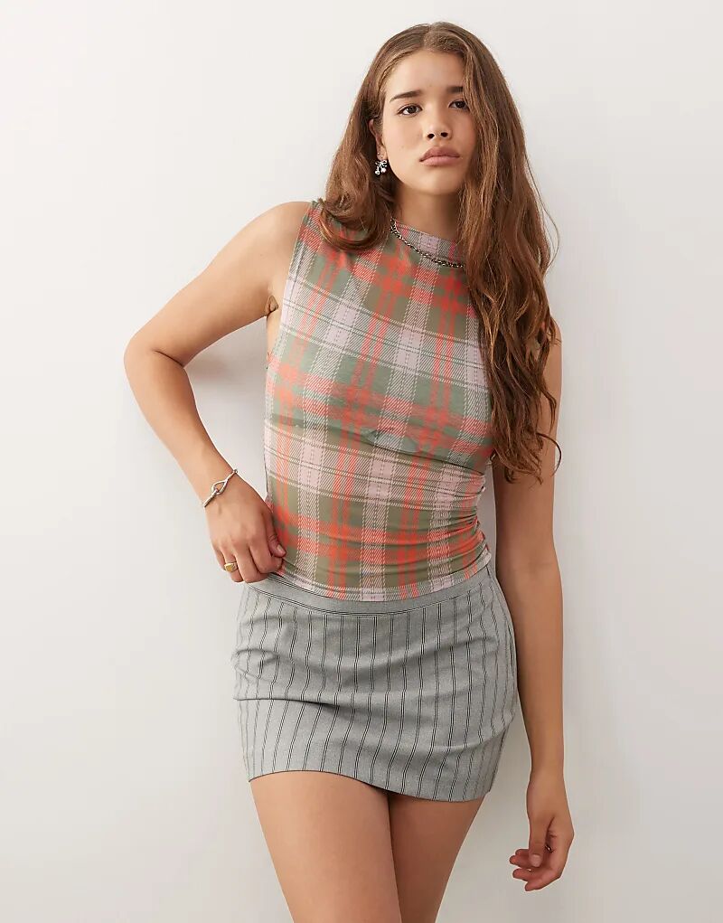 Прозрачный сетчатый топ с клетчатым принтом COLLUSION и воротником-трубой в нескольких цветах
Прозрачный сетчатый топ с клетчатым принтом COLLUSION и воротником-трубой в нескольких цветах