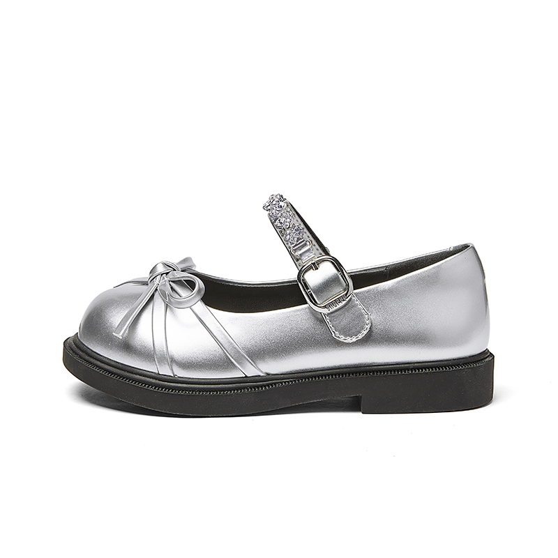 Детские кожаные туфли с противоскользящим износостойким верхом Snoffy, серебряный
Детские кожаные туфли с противоскользящим износостойким верхом Snoffy, серебряный