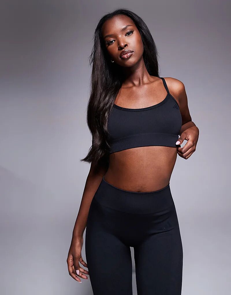 Трикотажный спортивный бюстгальтер adidas Training с низкой поддержкой, черный цвет Adidas Performance
Трикотажный спортивный бюстгальтер adidas Training с низкой поддержкой, черный цвет Adidas Performance