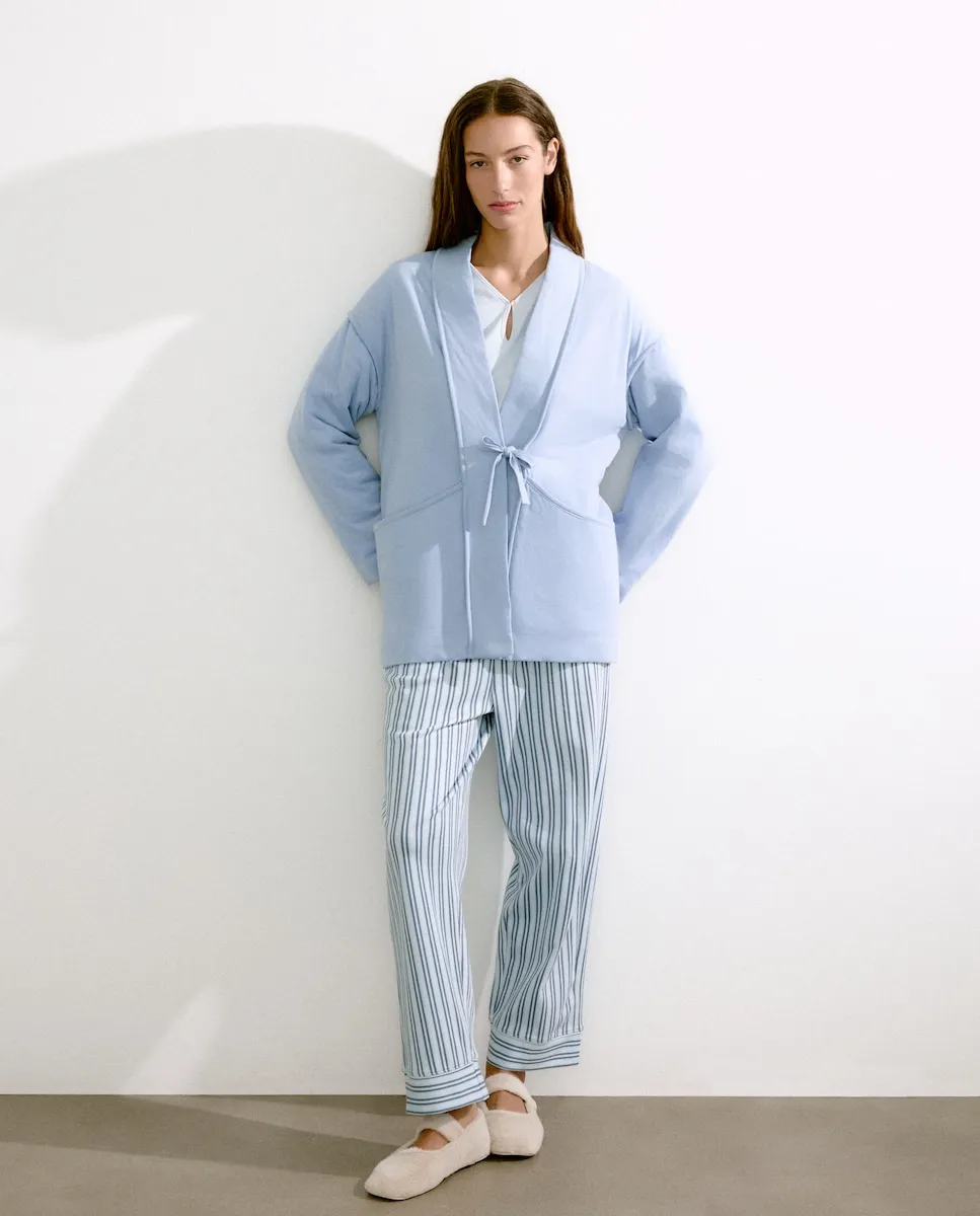 Женский халат с перекрестным вырезом Énfasis, светло-голубой
Женский халат с перекрестным вырезом Énfasis, светло-голубой