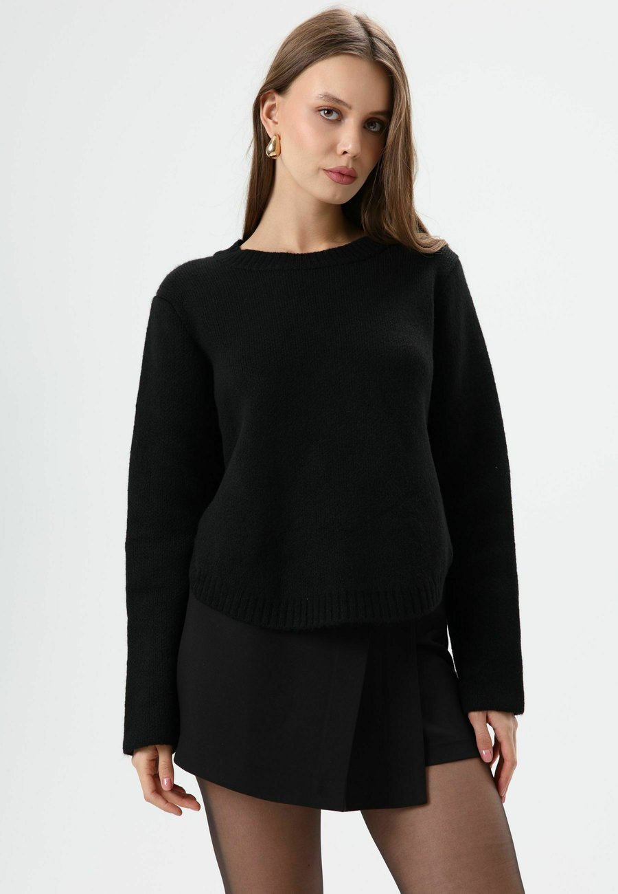 Джемпер D.MoRo ROUND NECK, Black
Джемпер D.MoRo ROUND NECK, Black