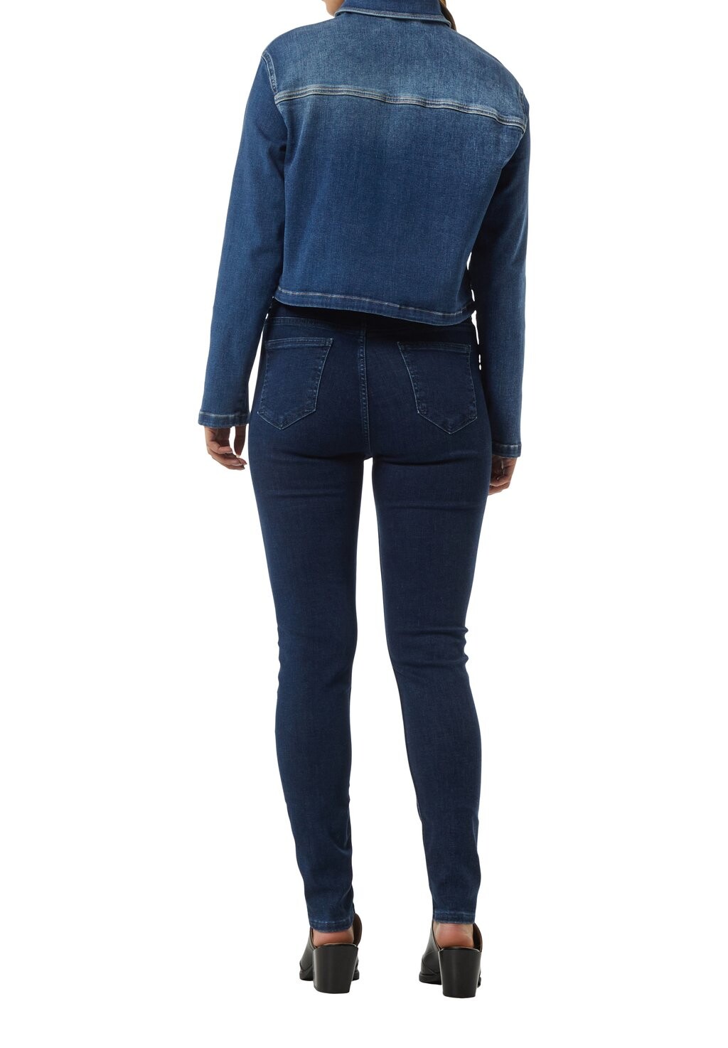 Джинсовая куртка SOFTE MIT DRUCKKNÖPFEN comma casual identity, темно-синий деним
Джинсовая куртка SOFTE MIT DRUCKKNÖPFEN comma casual identity, темно-синий деним