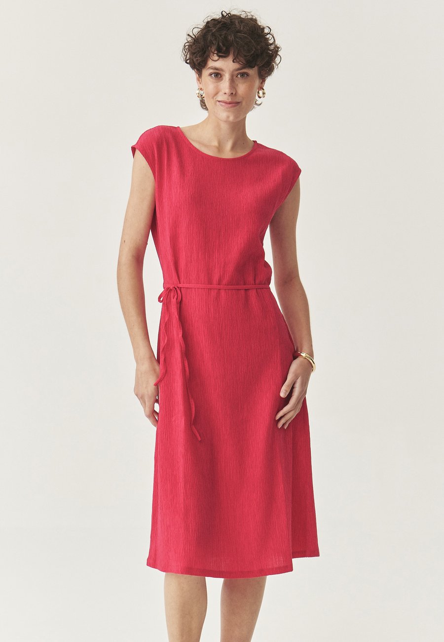 Платье TATUUM Day dress, Fuhsia/Neon Pink
Платье TATUUM Day dress, Fuhsia/Neon Pink