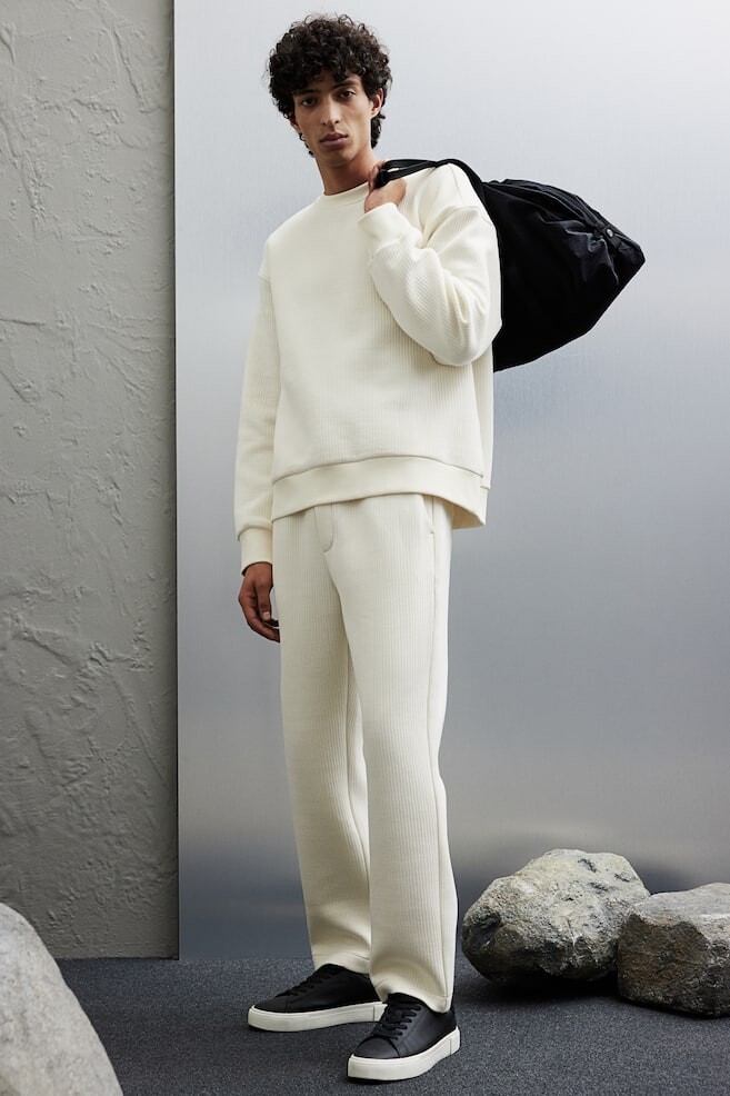 Спортивные брюки в рубчик стандартной посадки H&M, белый
Спортивные брюки в рубчик стандартной посадки H&M, белый