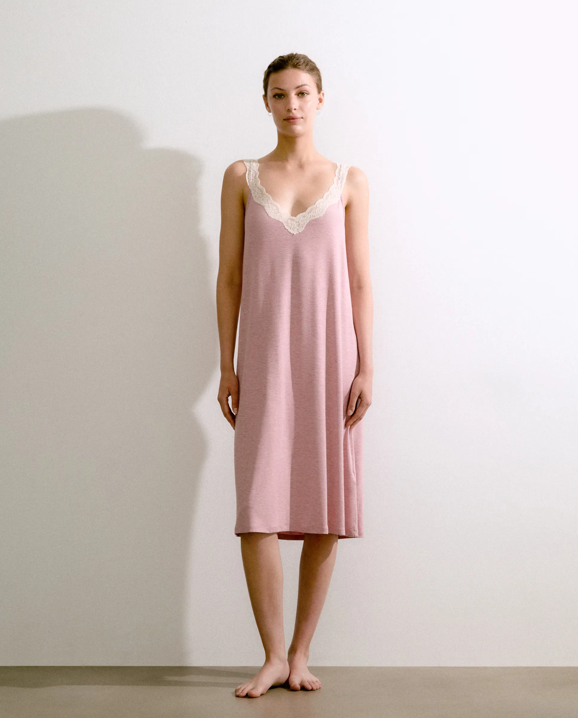 Ночная сорочка с бретелями и кружевом Énfasis, цвет 200 Rosa
Ночная сорочка с бретелями и кружевом Énfasis, цвет 200 Rosa