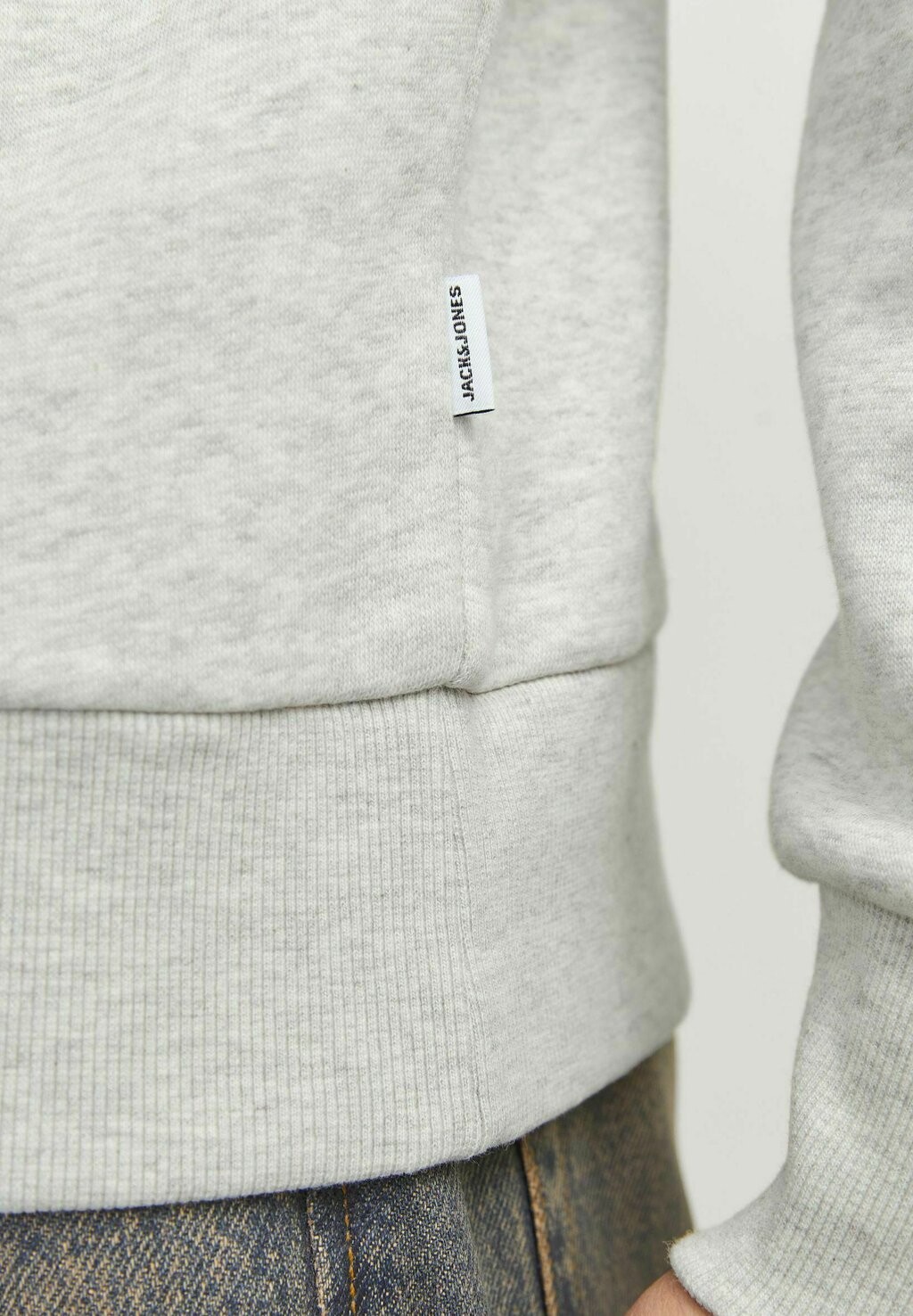 Толстовка с капюшоном LOGO Jack & Jones, серый
Толстовка с капюшоном LOGO Jack & Jones, серый