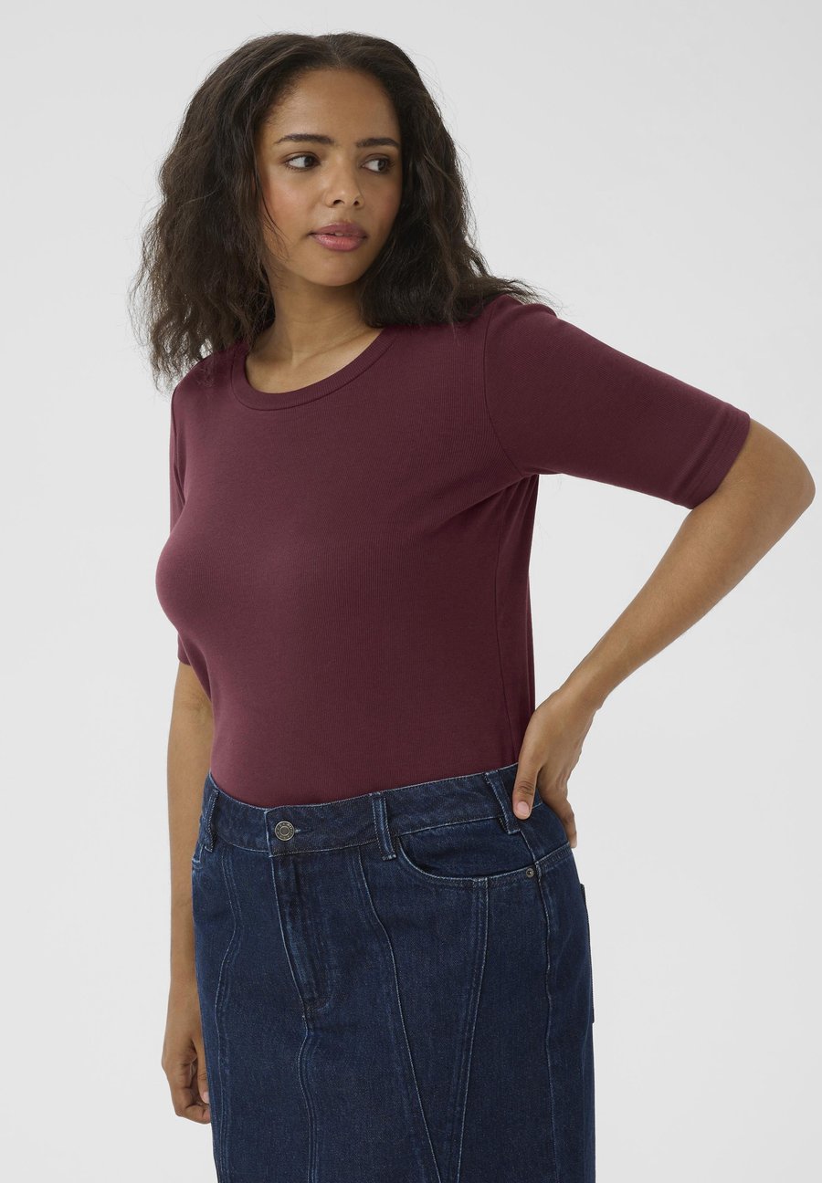 Футболка Kaffe Curve CARINA, Windsor Wine/Dark Red, Красный, Футболка Kaffe Curve CARINA, Windsor Wine/Dark Red
Футболка Kaffe Curve CARINA, Windsor Wine/Dark Red, Красный, Футболка Kaffe Curve CARINA, Windsor Wine/Dark Red