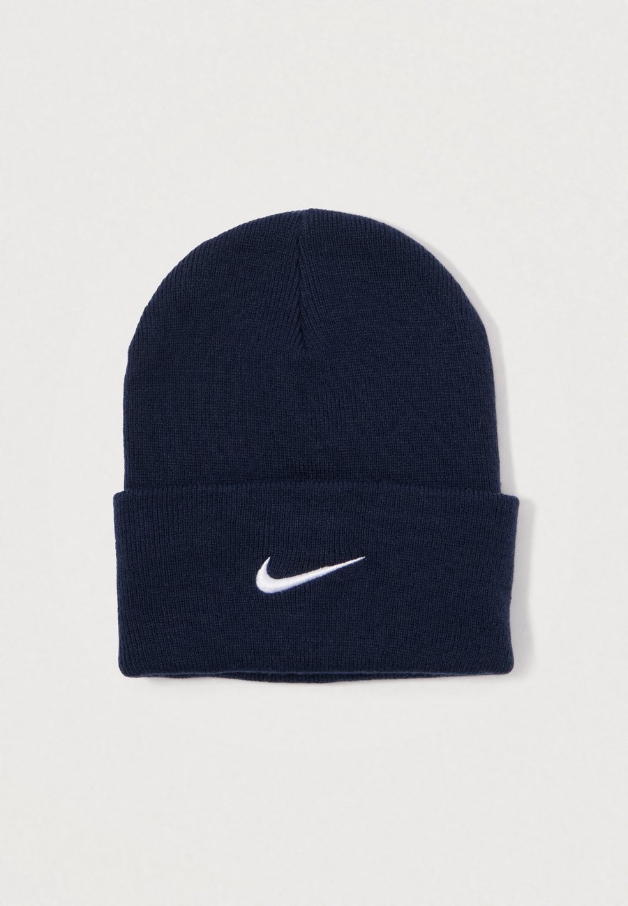 Шапка Nike Performance PARIS GERMAIN PEAK BEANIE UNISEX, Obsidian/White/Dark Blue
Шапка Nike Performance PARIS GERMAIN PEAK BEANIE UNISEX, Obsidian/White/Dark Blue