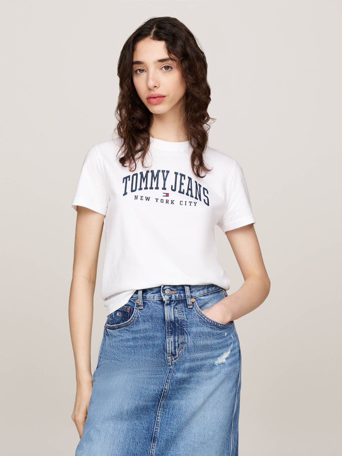 Футболка Tommy Jeans VARSITY Regular Fit, белый
Футболка Tommy Jeans VARSITY Regular Fit, белый