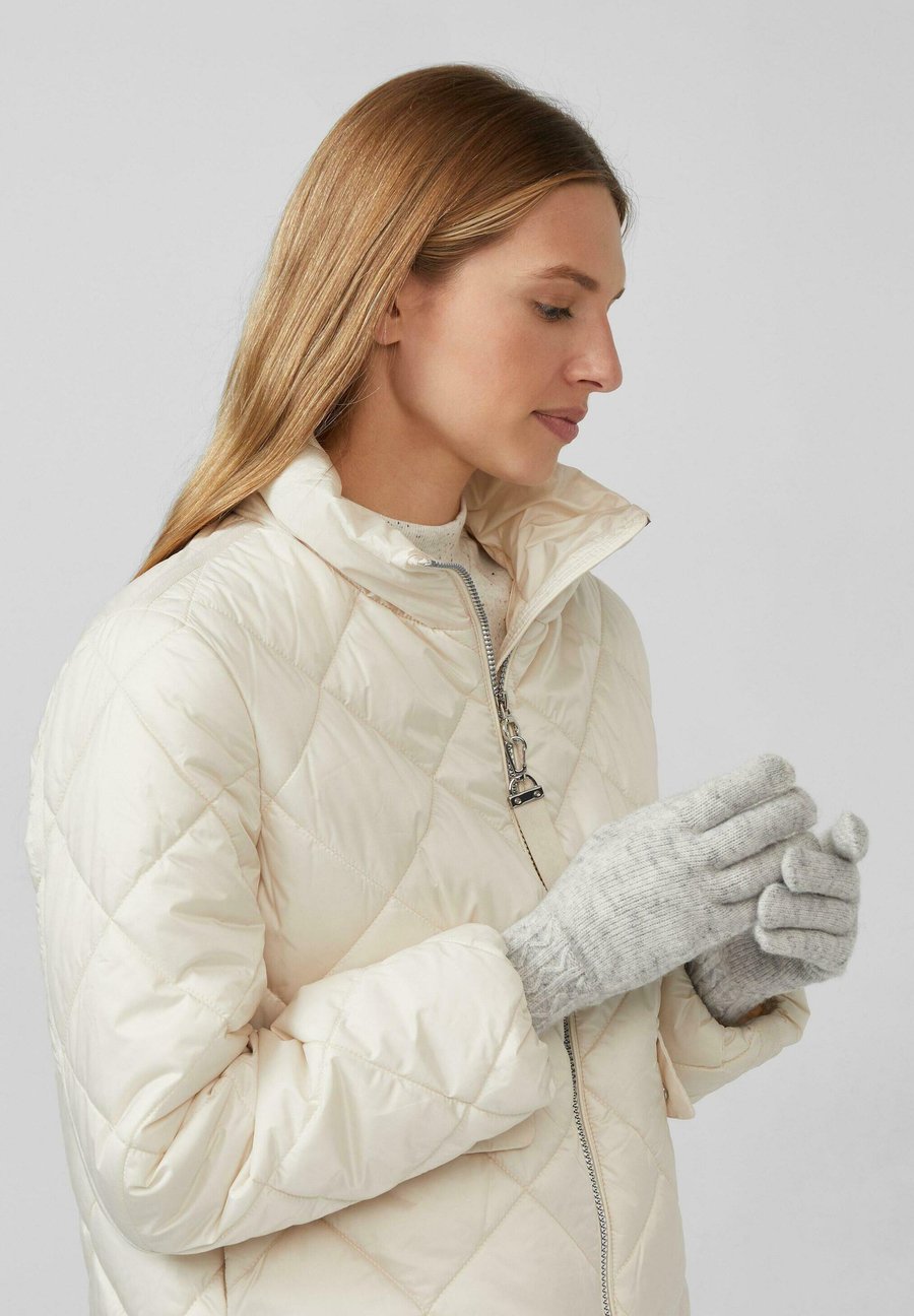 Перчатки s.Oliver Gloves, Grau Meliert/Grey
Перчатки s.Oliver Gloves, Grau Meliert/Grey