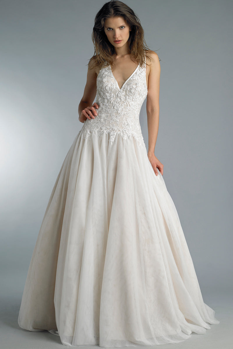 Платье без рукавов с V-образным вырезом Basix Black Label, слоновая кость
Платье без рукавов с V-образным вырезом Basix Black Label, слоновая кость