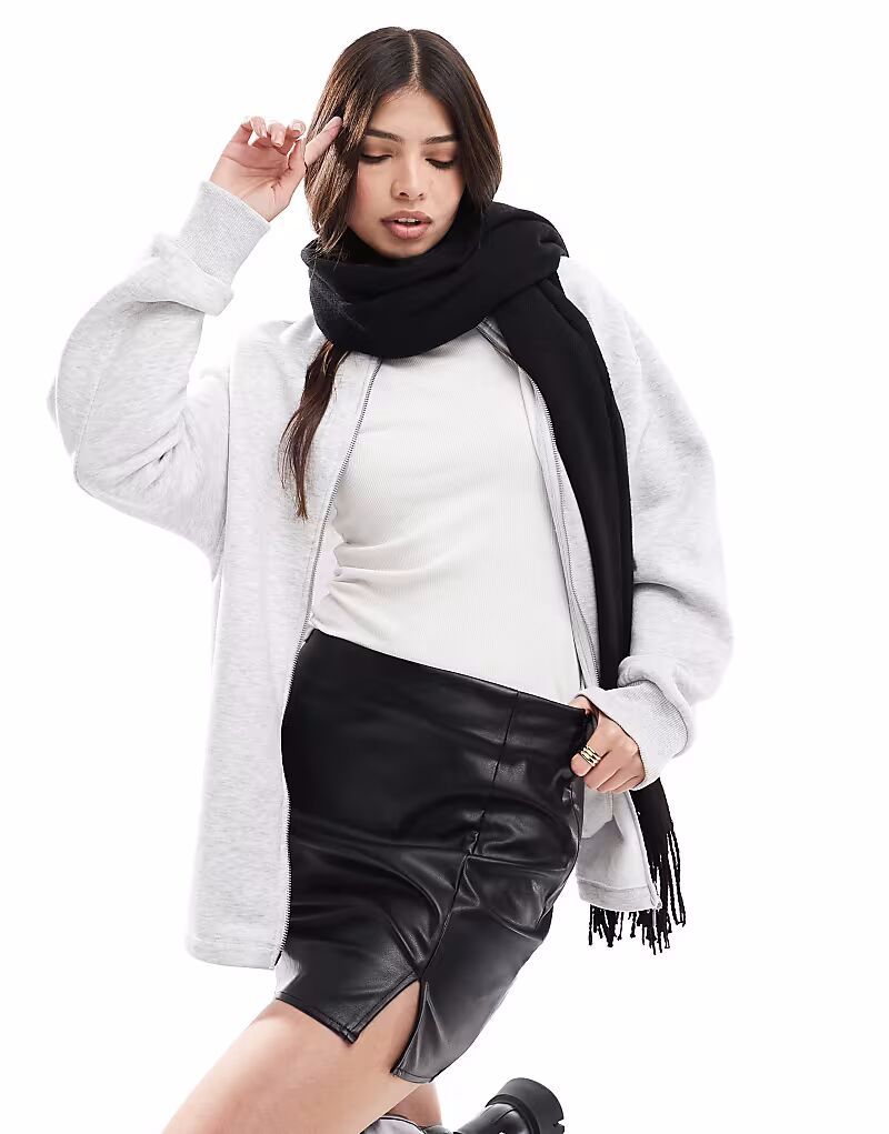 Черная мини-юбка из искусственной кожи с разрезом спереди Asos Design
Черная мини-юбка из искусственной кожи с разрезом спереди Asos Design